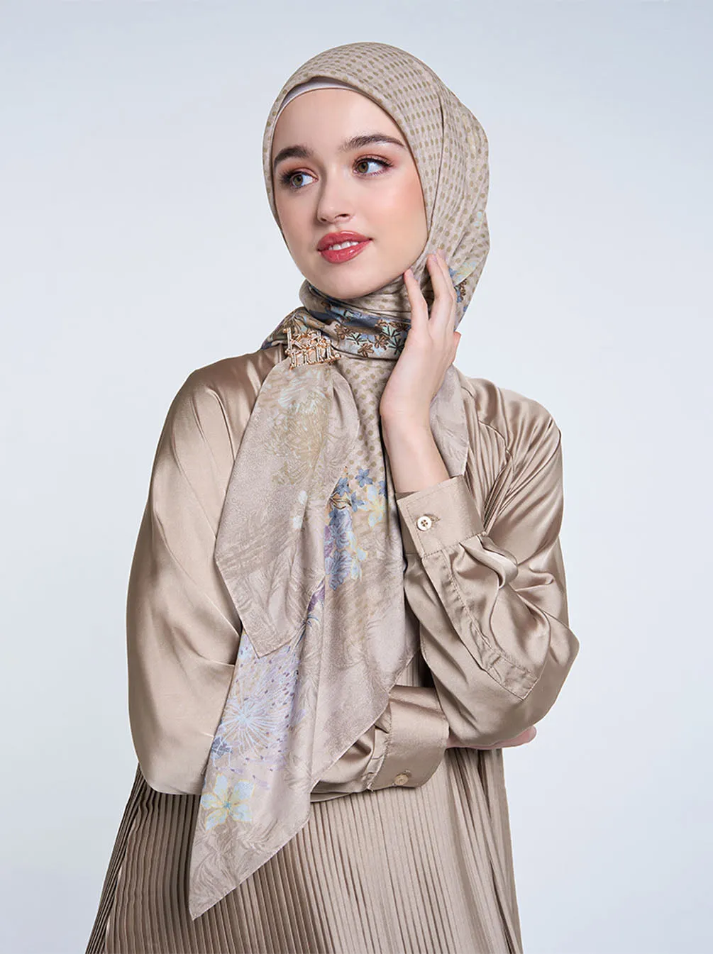 CEDARRA SIGNATURE SCARF CAMEL
