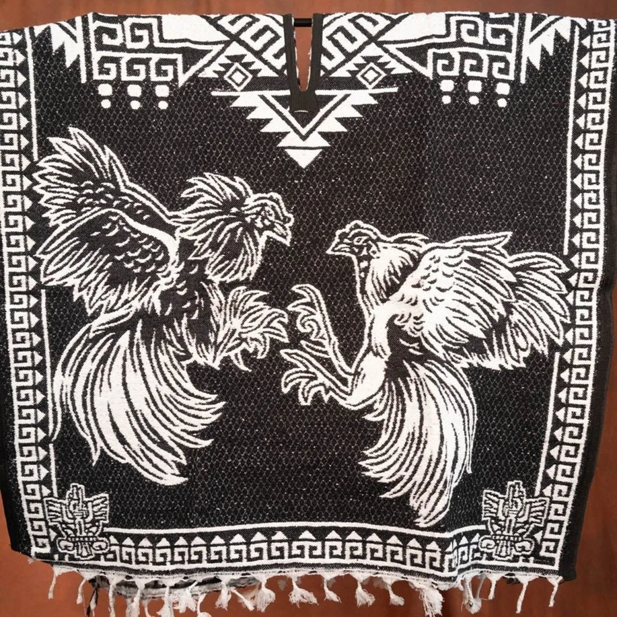 Poncho con Gallos de Pelea Bordado Doble Vista Artesanal imp-73125