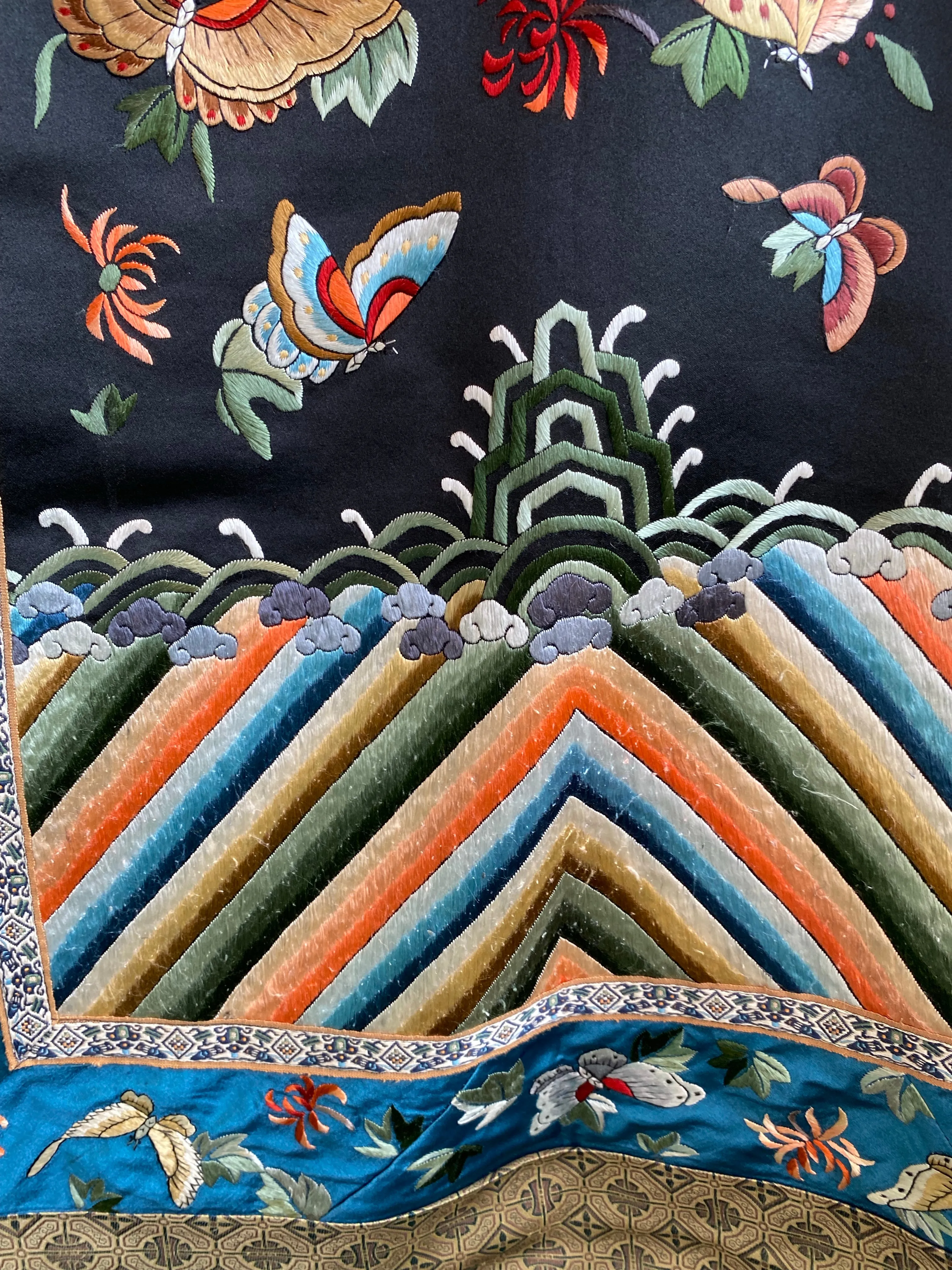 Stunning Vintage Silk Embroidered Chinese Jacket / Medium