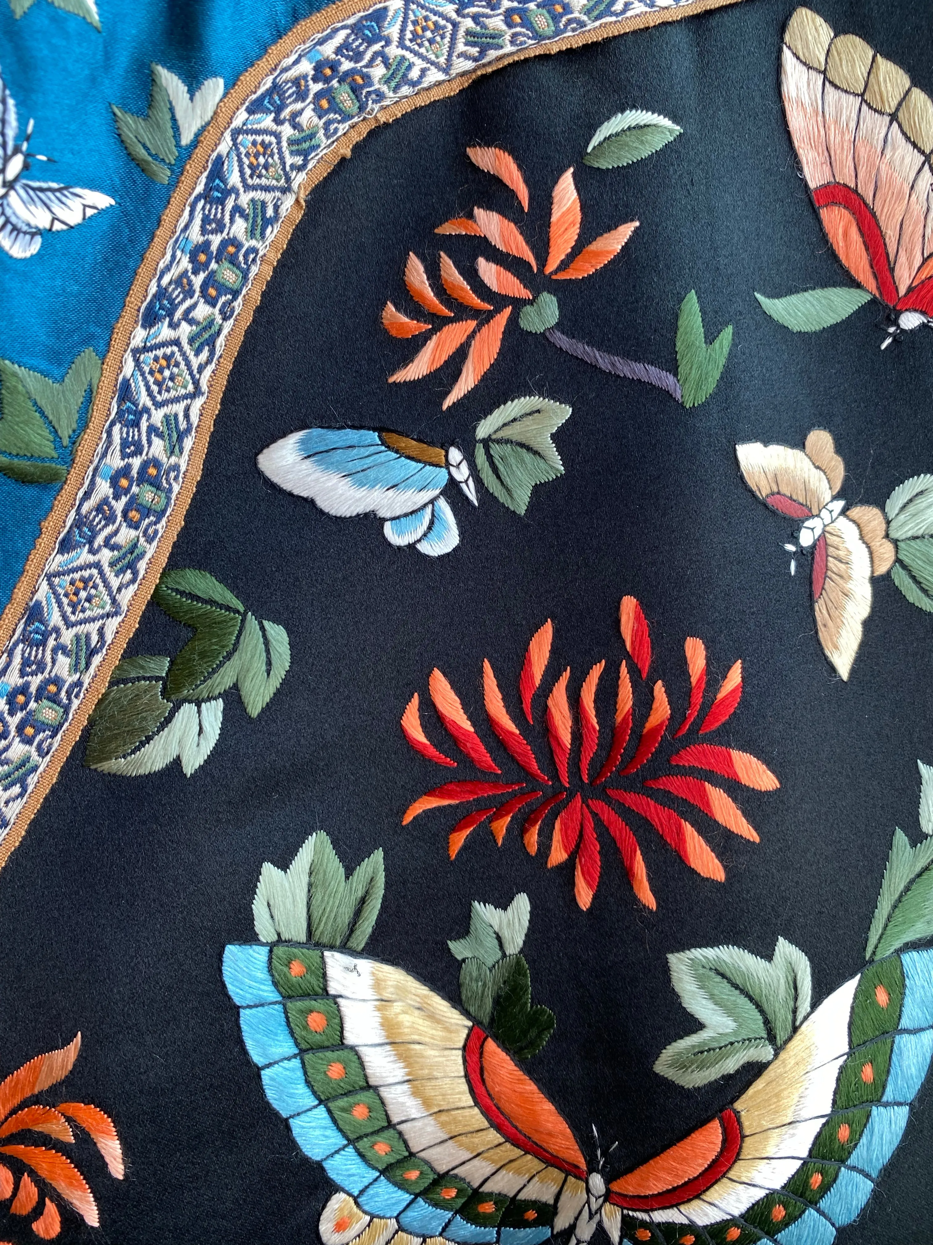 Stunning Vintage Silk Embroidered Chinese Jacket / Medium